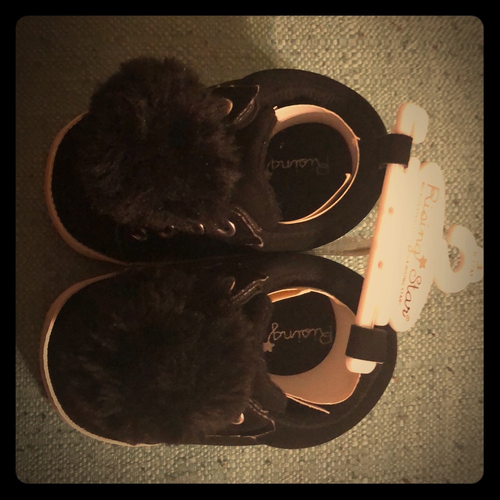 Baby’s Pom Pom sneakers NWT